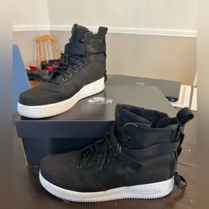 Nike SF AF1 Mid Size 9